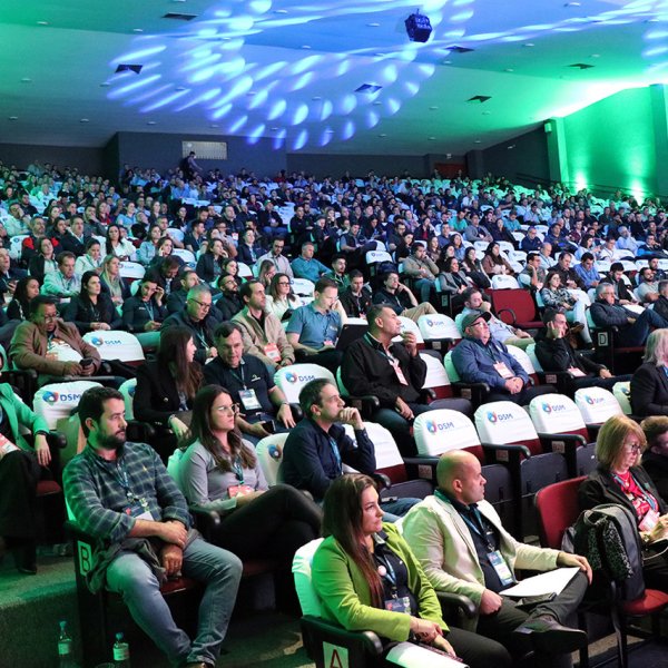 15� Simp�sio Brasil Sul de Suinocultura re�ne aproximadamente 2 mil pessoas