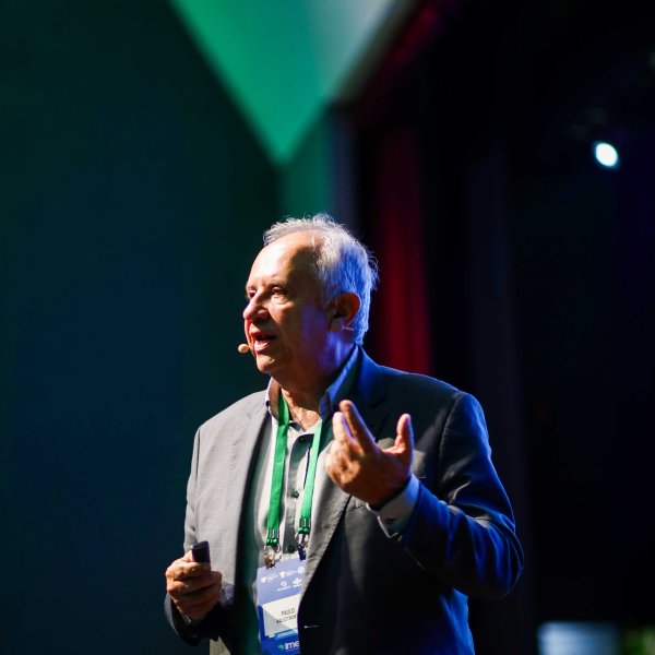 Abertura do 12� SBSBL projeta o futuro setor leiteiro no Brasil