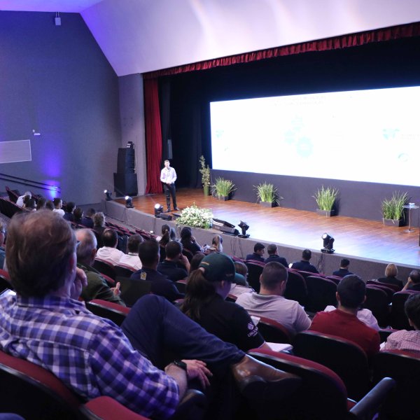 13º Simpósio Brasil Sul de Bovinocultura de Leite:...