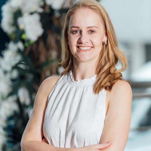 Daiane Albuquerque assume presid�ncia do Simp�sio Brasil Sul de Avicultura