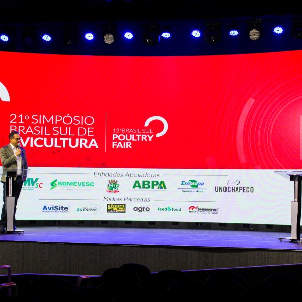 Tecnologia e inova��o marcam 21� Simp�sio Brasil Sul de Avicultura