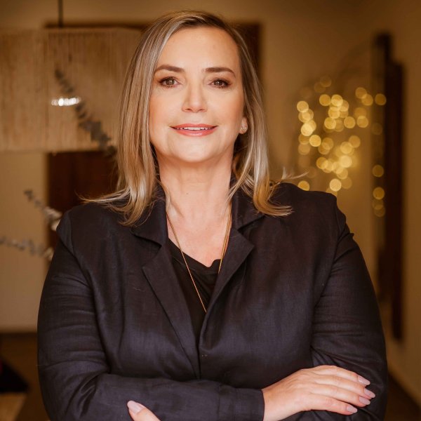 Nelva Grando palestra sobre contamina��o por salmonelas no 23� SBSA 