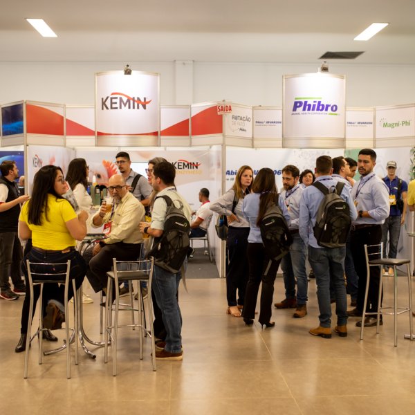 14� Brasil Sul Poultry Fair re�ne mais de 60 expositores  