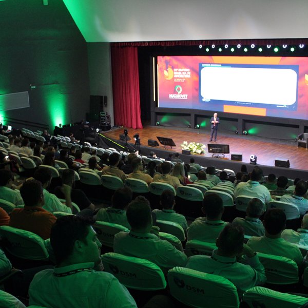 23� Simp�sio Brasil Sul de Avicultura re�ne mais de 1,8 mil pessoas