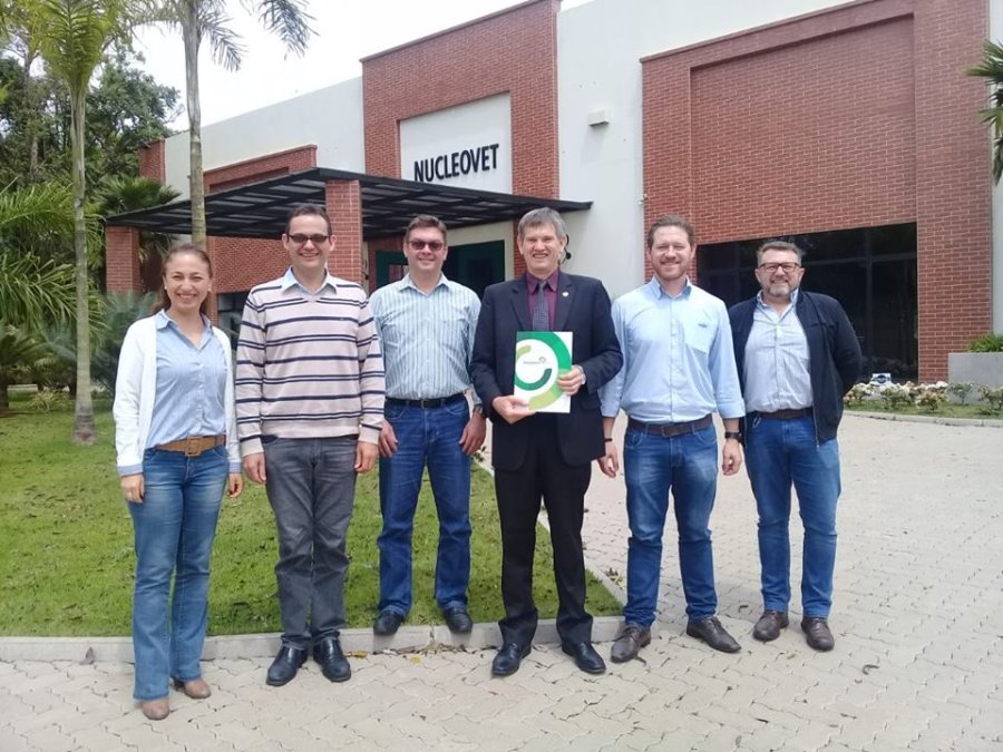 Secret&aacute;rio de Agricultura visita Nucleovet