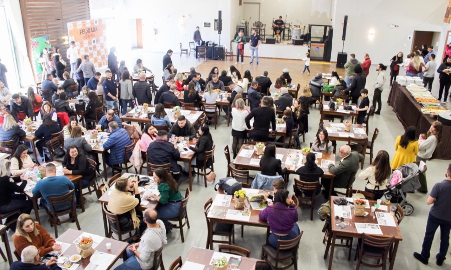 Feijoada Solid&aacute;ria arrecada mais de R$ 44 mil