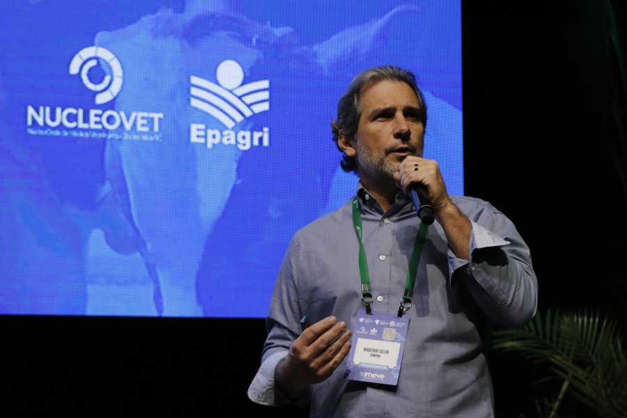 12&ordm; SBSBL debate a composi&ccedil;&atilde;o do leite e sa&uacute;de do casco 