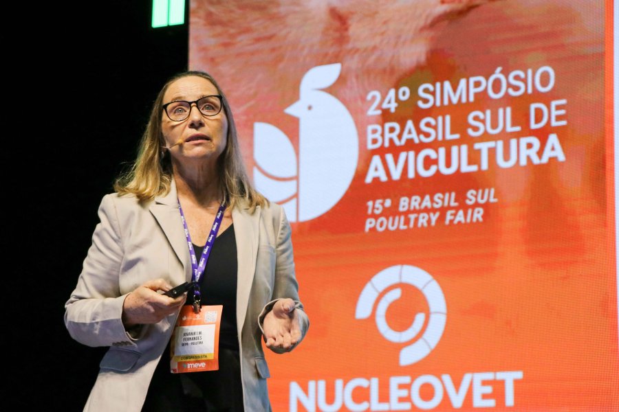 Especialistas discutem manejo da cama e problemas locomotores