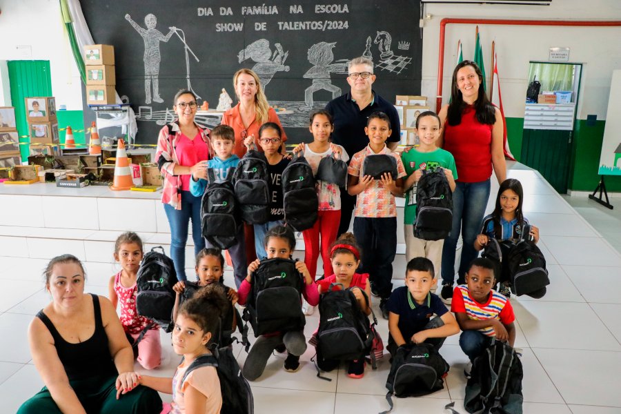 Nucleovet entrega doa&ccedil;&atilde;o para escola de Chapec&oacute;