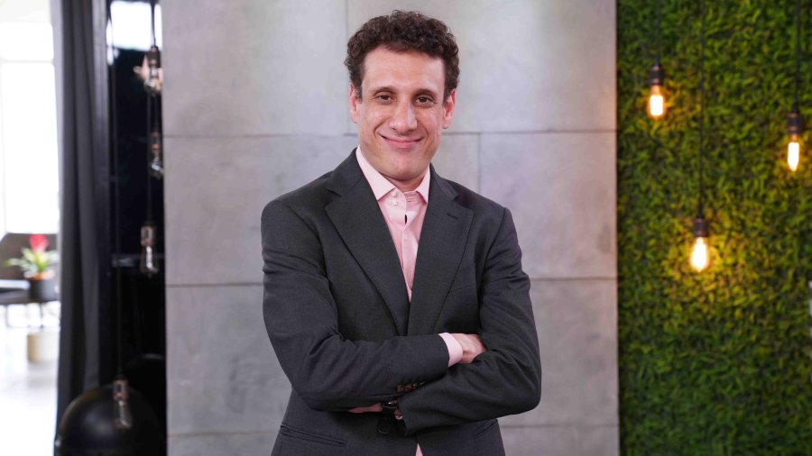 O futuro n&atilde;o espera: economista Samy Dana far&aacute; a palestra de abertura no 25&ordm; Simp&oacute;sio Brasil Sul de Avicultura em Chapec&oacute; (SC)