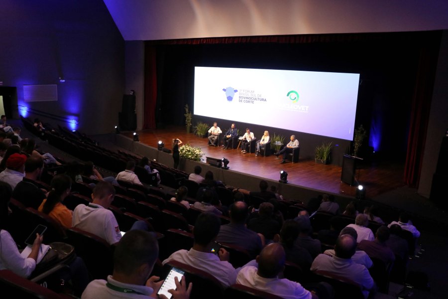 4º Fórum Brasil Sul de Bovinocultura de Corte promove debates sobre reprodução, Beef on Dairy e suplementação a pasto em Chapecó 