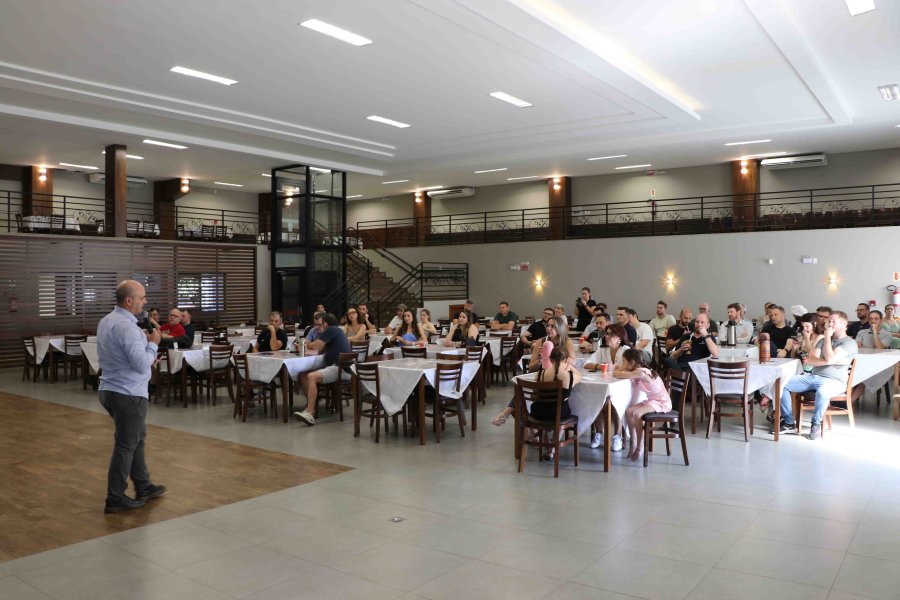 Nova diretoria do Nucleovet toma posse com Alet&eacute;ia Balestrin na presid&ecirc;ncia