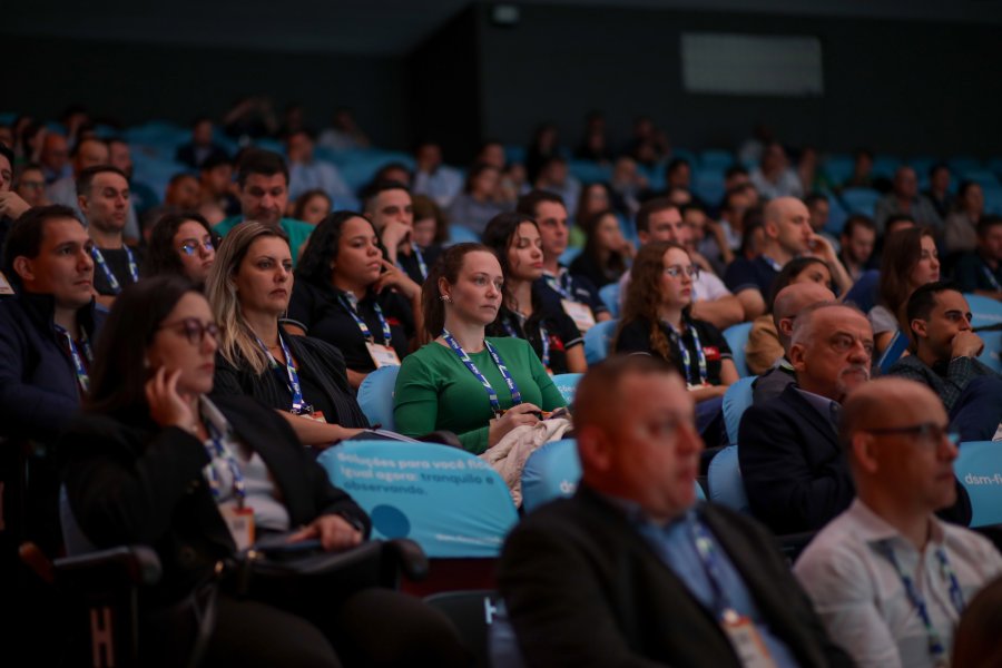 Pain&eacute;is e debates t&eacute;cnicos comp&otilde;em a programa&ccedil;&atilde;o do 26&ordm; Simp&oacute;sio Brasil Sul de Avicultura