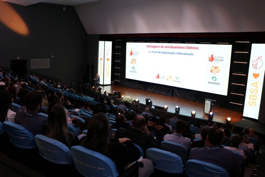 NESTA TER&Ccedil;A-FEIRA DIA 7: 26&ordm; SBSA re&uacute;ne especialistas nacionais e internacionais em Chapec&oacute; para debater o futuro da avicultura