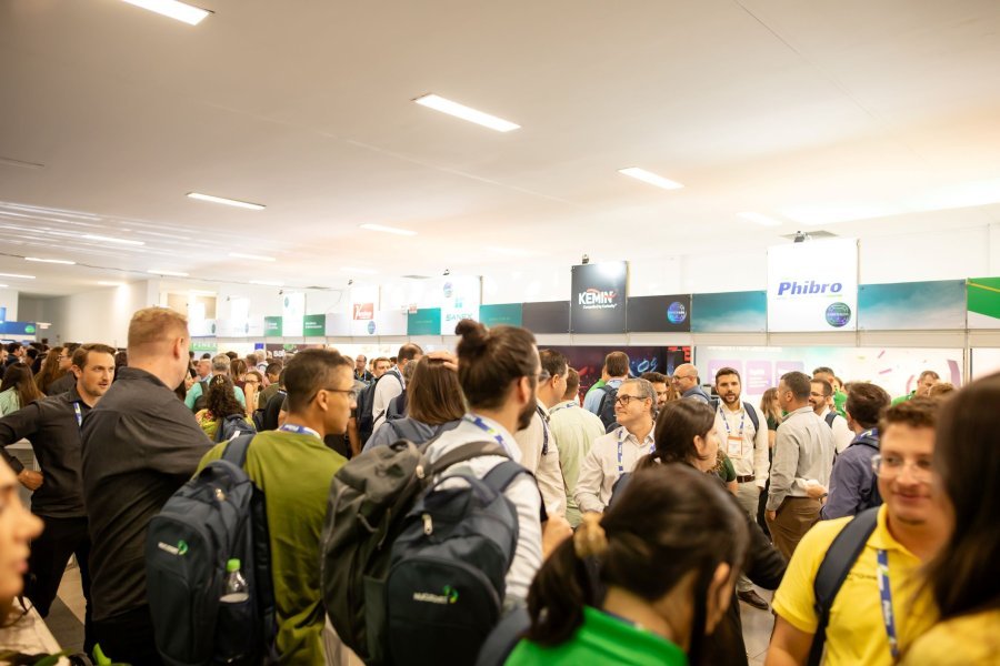 Tecnologia, sanidade e inova&ccedil;&atilde;o: Poultry Fair conecta solu&ccedil;&otilde;es para o futuro da avicultura durante o 26&ordm; SBSA