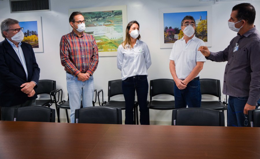 Nucleovet faz doa&ccedil;&atilde;o ao Hospital Regional do Oeste