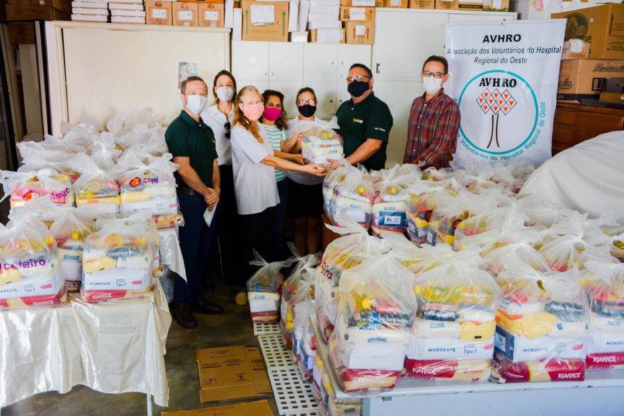 Nucleovet e Vaxxinova doam uma tonelada e meia de alimentos &agrave; Avhro